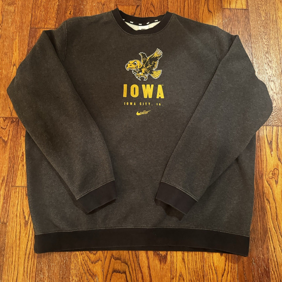 Nike Iowa Hawkeyes Vault Stack Club Fleece Sweatshirt Mens XXL Flying Herky - Picture 1 of 15